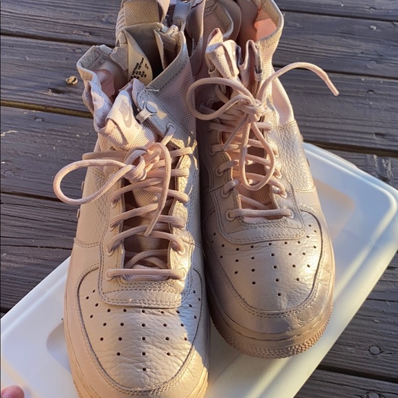 Uptown’s - Picture 2 of 3